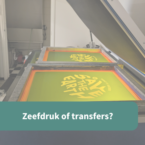 Een foto van een lichtbak van een zeef met over de afbeelding een banner met de tekst  'Zeefdruk of transfers'